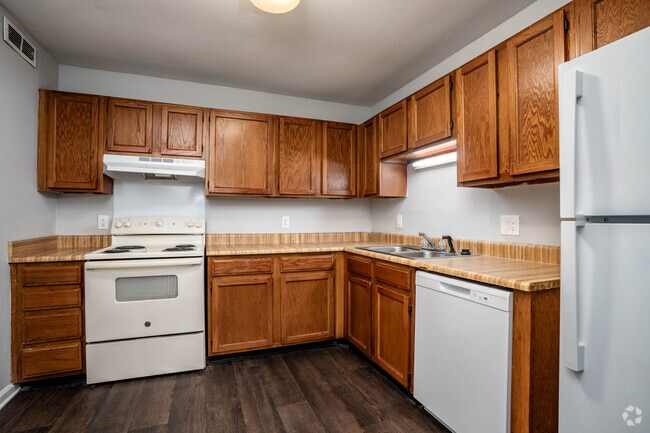 2BR, 2BA - 1200SF - Kitchen - Birchwood Apartments