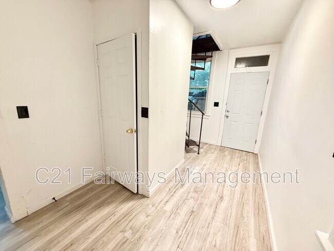 Foto del edificio - 2811 Brentwood Ave