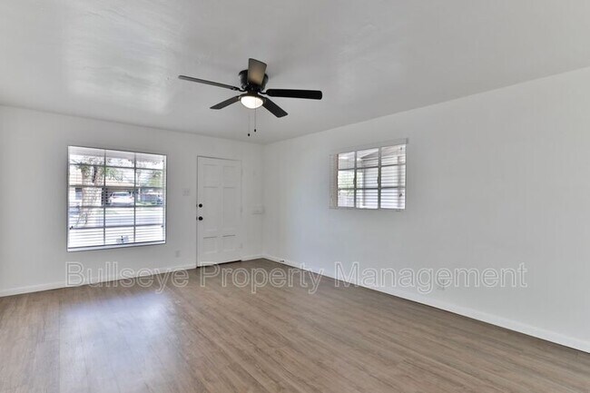 Foto del edificio - 2129 W Weldon Ave
