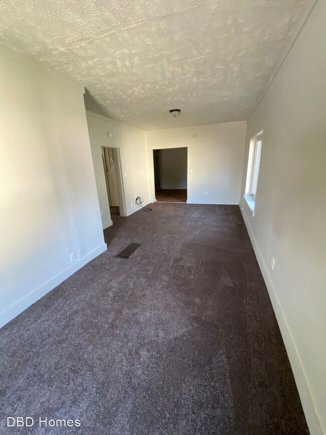 Building Photo - 3 br, 1 bath House - 1019 Pape Ave