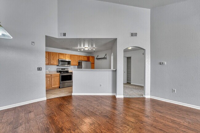 Foto del edificio - $1,695.95, 1 Bed, 1 Bath Condo in Aurora with In Unit Laundry and Pool Access!