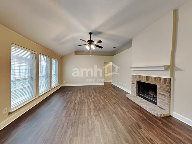 Foto del edificio - 1617 Kelly Ln