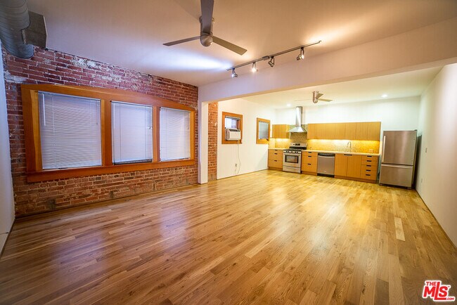 Foto del edificio - 8 Brooks Ave