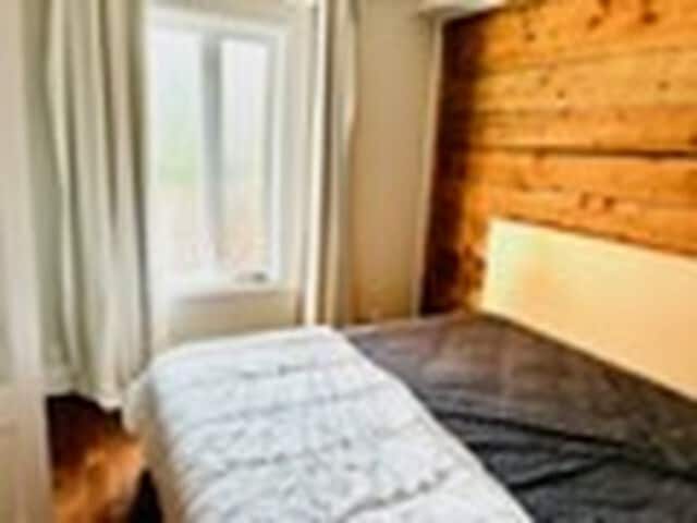 Building Photo - 6522 Av Christophe-Colomb