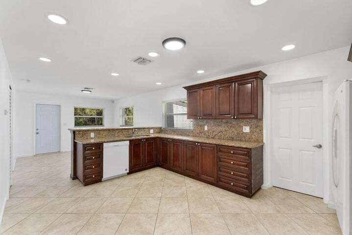 Photo - 105 NW 7th Ct (Deerfield Beach, FL)