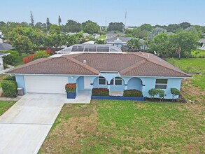 Building Photo - 865 SE Tierra Ct