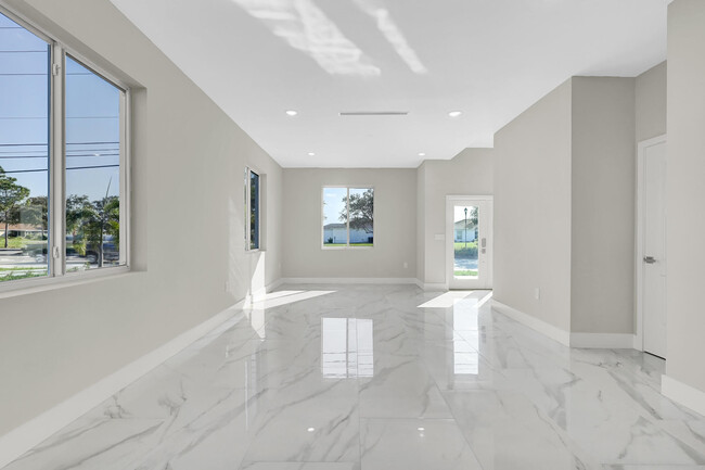 Foto del edificio - 169 SW Becker Rd