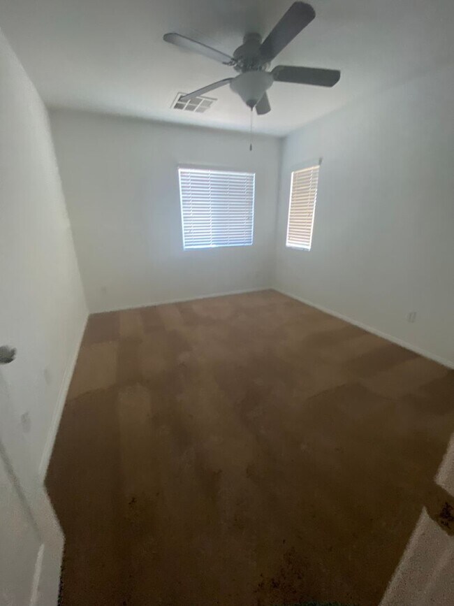 Building Photo - NW 3 bedroom