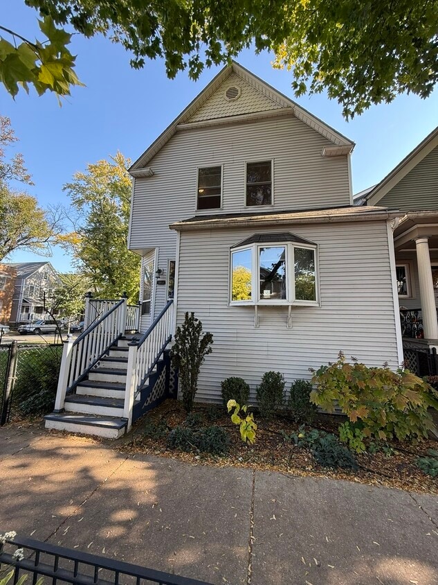 Foto principal - 3857 N Hermitage Ave