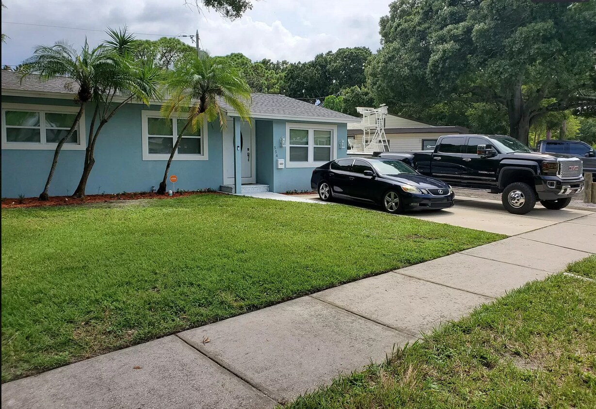 Foto principal - 554 81st Ave N