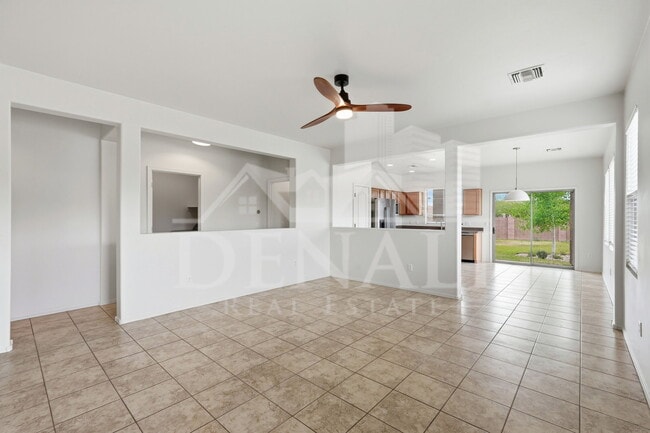 Building Photo - 584 N Highlands Grove Ln
