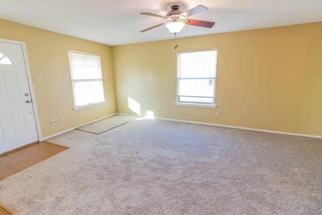 Building Photo - 1007 Phillips Cir