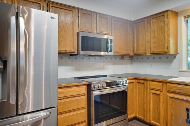 Foto del edificio - Desirable Eagle Lane Townhome