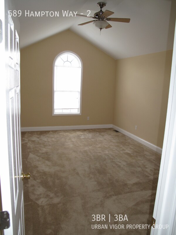 Building Photo - 589 Hampton Way
