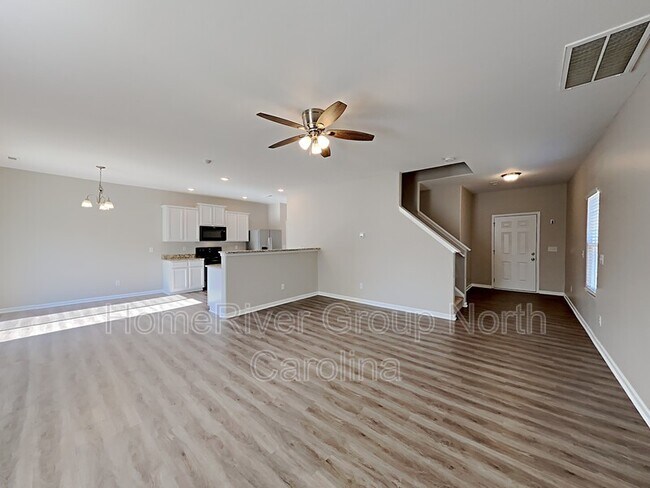 Building Photo - 1372 Waylon Ave