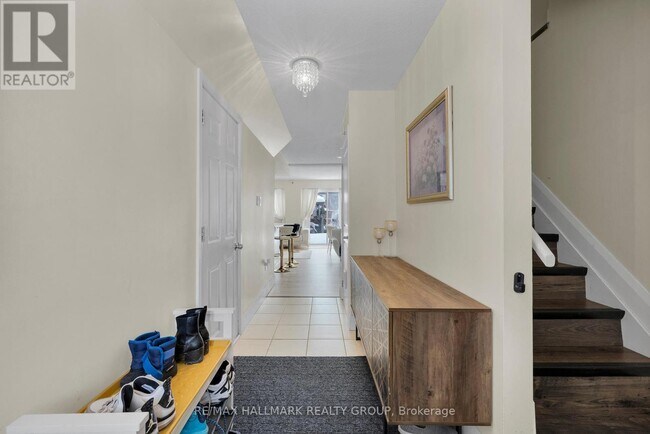 Building Photo - 1552 Queensdale Ave