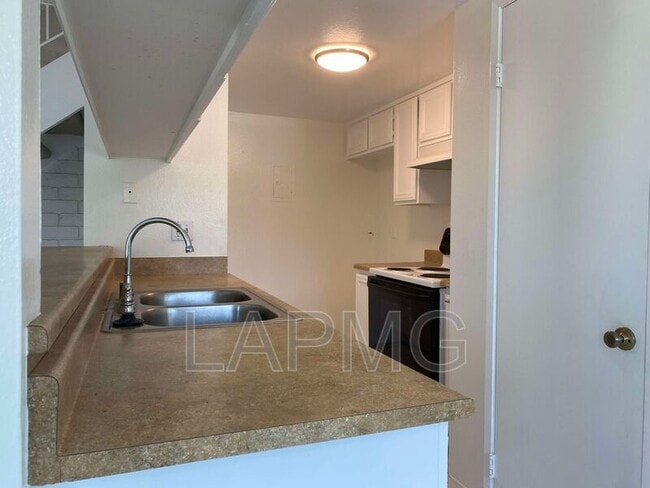 Building Photo - 597 Paseo La Perla