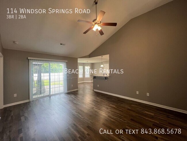 Foto del edificio - 114 Windsor Springs Rd