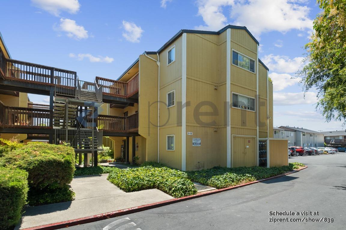 Primary Photo - 1060 Oak Grove Rd