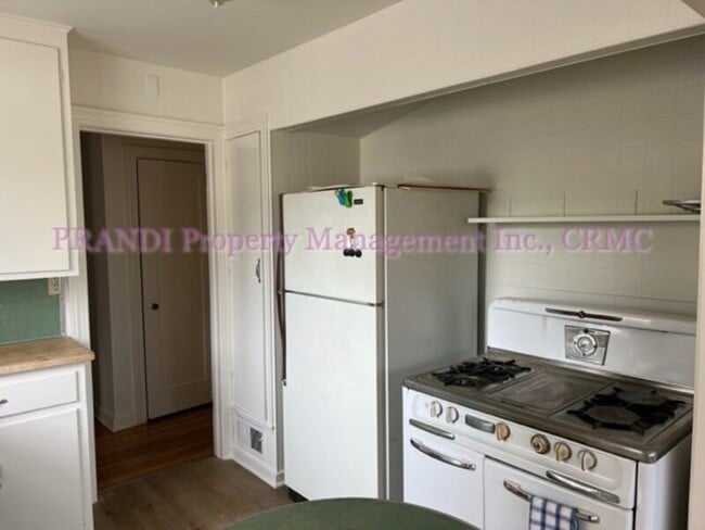 Building Photo - 1131 Magnolia Ave