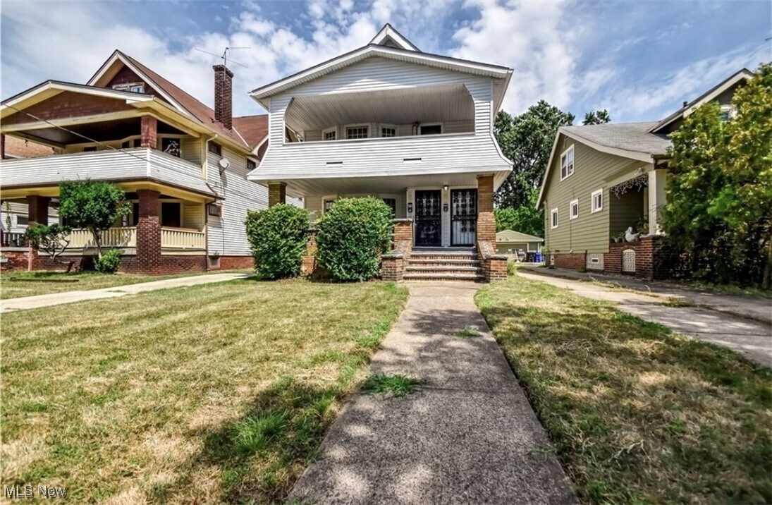1051 E 171st St Cleveland, OH 44119 – photo 1