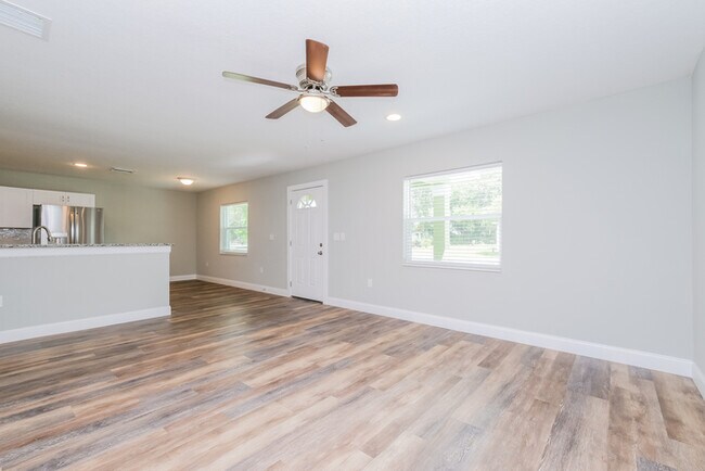 Foto del edificio - Available Now!