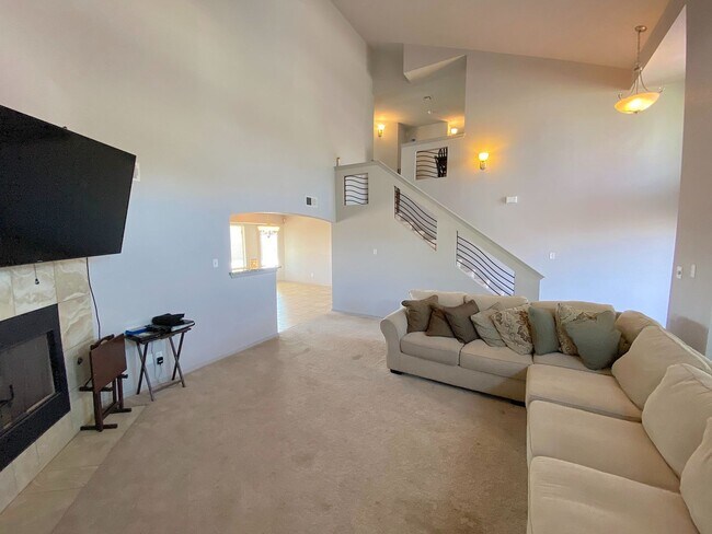 Foto del edificio - Northeast El Paso/Sandstone Ranch Estates 4 Bed Refrig A/C in Cul De Sac!
