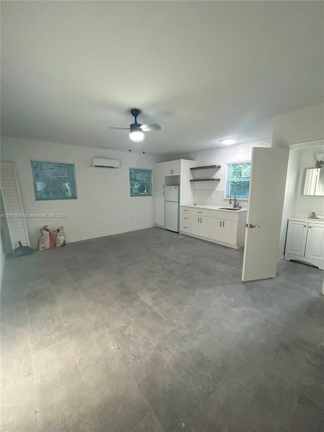 Foto del edificio - 1220 NE 110th Terrace