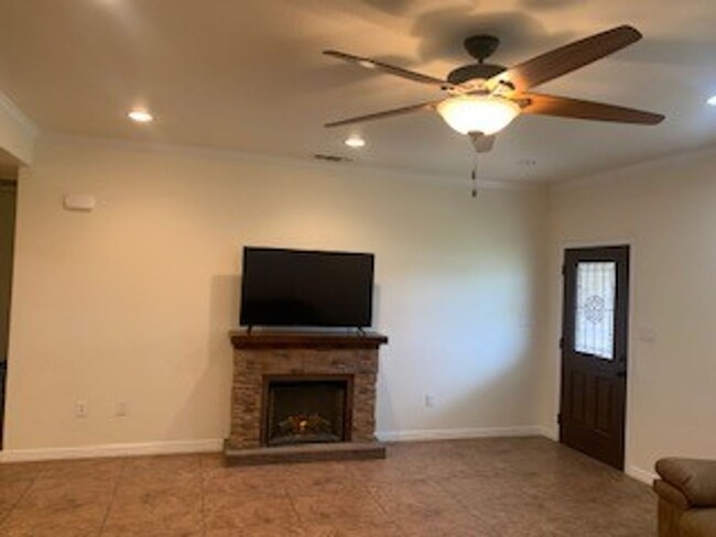 Building Photo - Beautiful all brick home