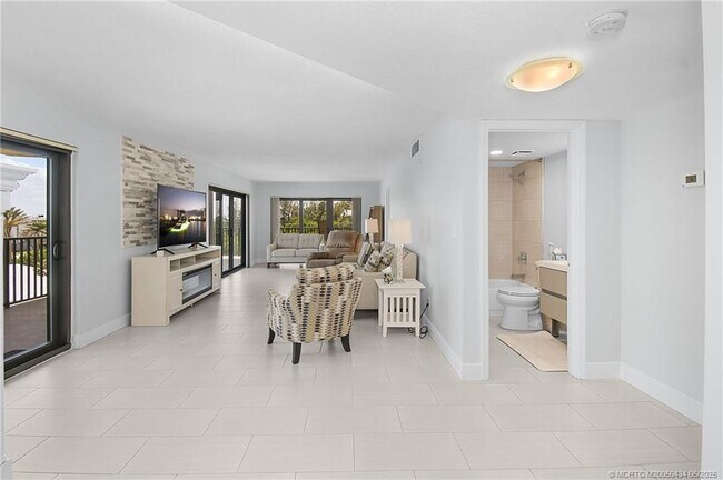 Building Photo - 10044 S Ocean Dr