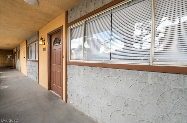 Building Photo - 356 E Desert Inn Rd