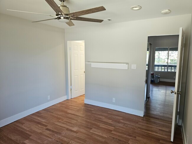 Primary bedroom - 355 Parkview Ter
