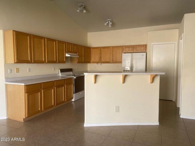 Building Photo - Single family home with no HOA!
