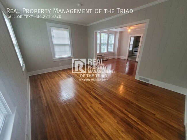 Building Photo - 2 Bedroom/1Bathroom apartment in Historic ...