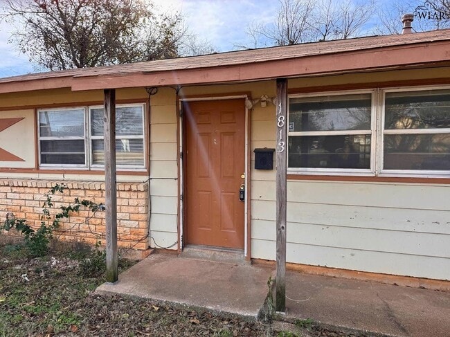 Building Photo - 1813 Westcliff Dr