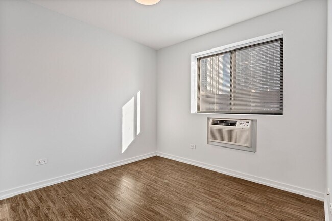 Foto del edificio - 5410 N Winthrop Ave