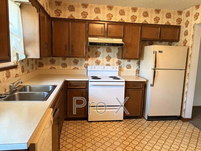 Building Photo - 2148 Forest Dr