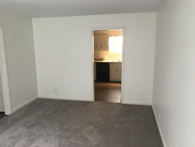 Foto del edificio - 544 Tulip Grove Rd