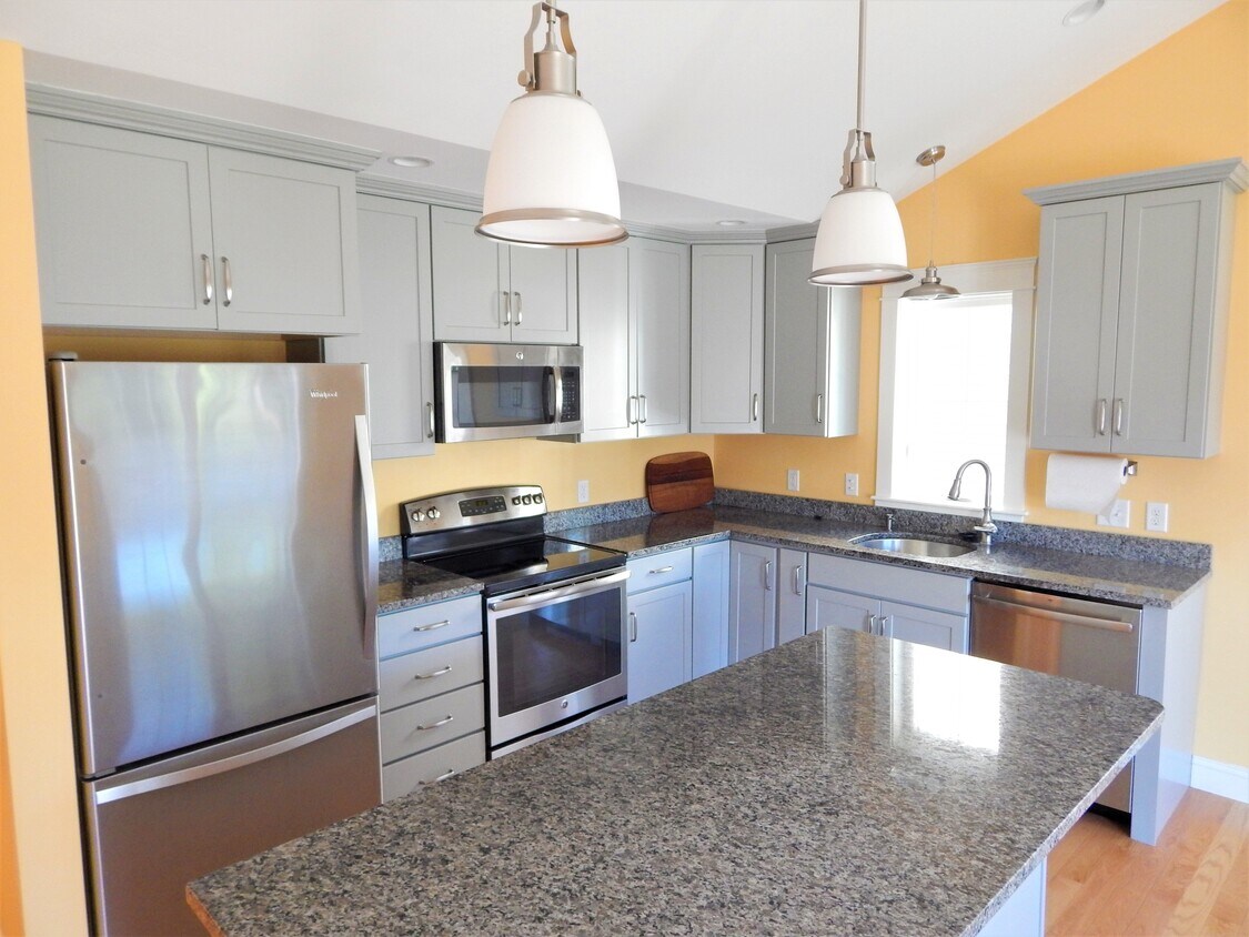 Kitchen - 375 Pride St