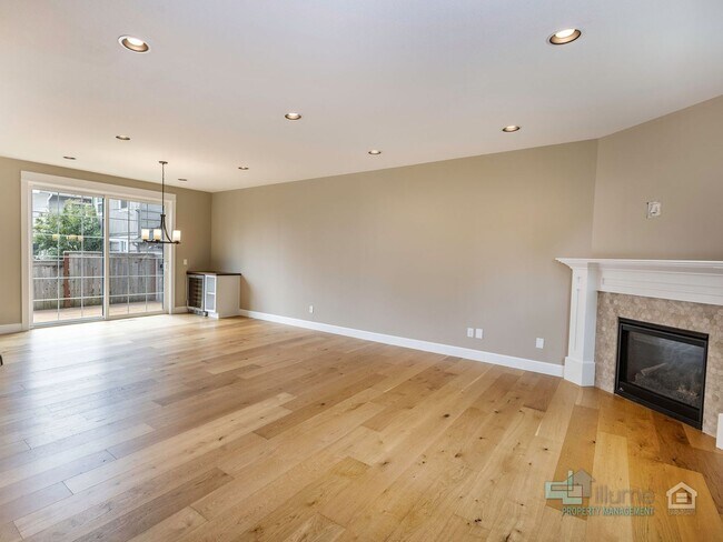 Building Photo - 264 D Ave