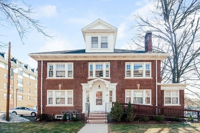 Charming 4 Bedroom-No Broker Fee - Charming 4 Bedroom-No Broker Fee Apartment