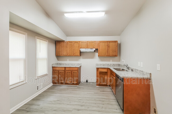 Foto del edificio - 5870 Wellborn Trail