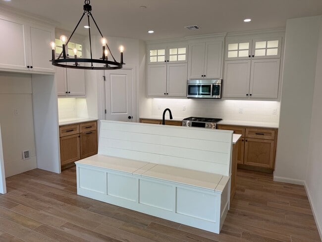 Building Photo - 3 bed 2 bath 2 car in  bungalow Heights, b...