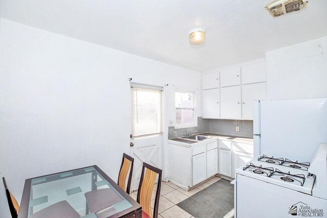 Building Photo - 531 S 1st Ave