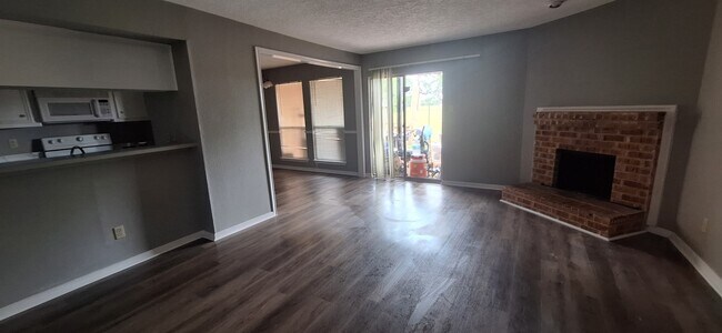 Foto del edificio - 13603 Ravensway Dr