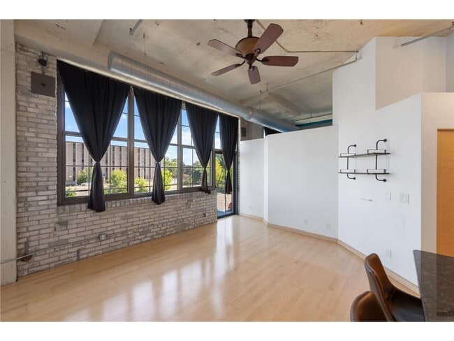Building Photo - 1901 E Hennepin Ave