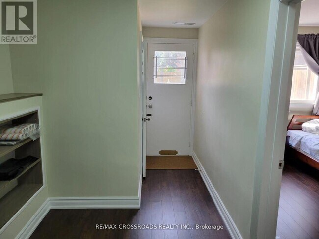 Building Photo - 17 Linwood Ave