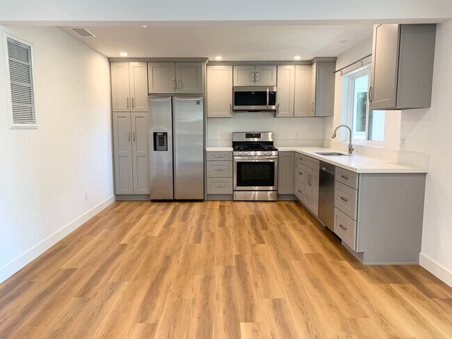 Foto del edificio - Completely Renovated Apartment with Canyon Views