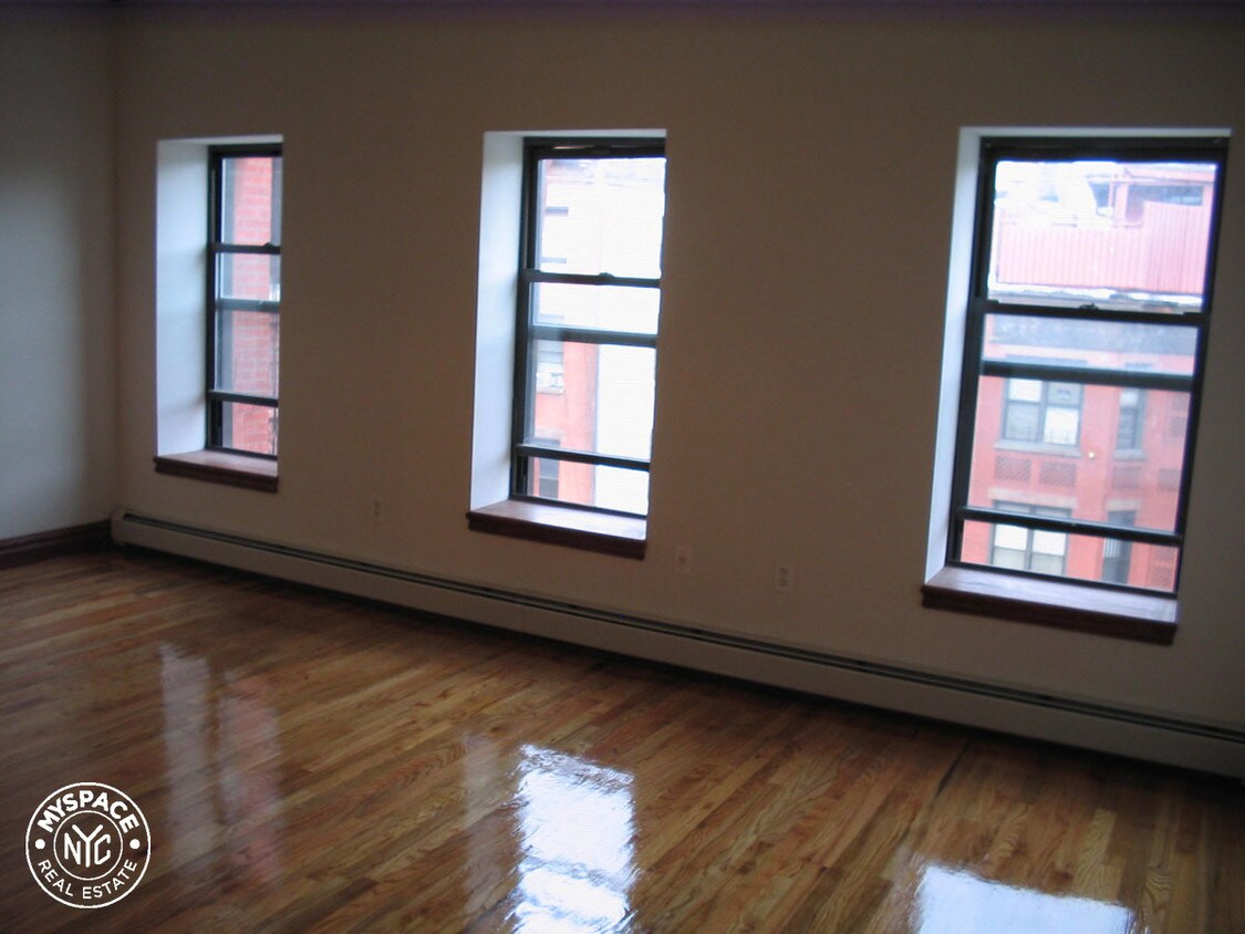 Building Photo - 264 Saint James Pl