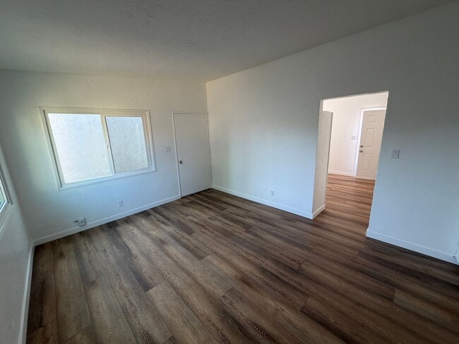 Building Photo - 5026 W 129th St